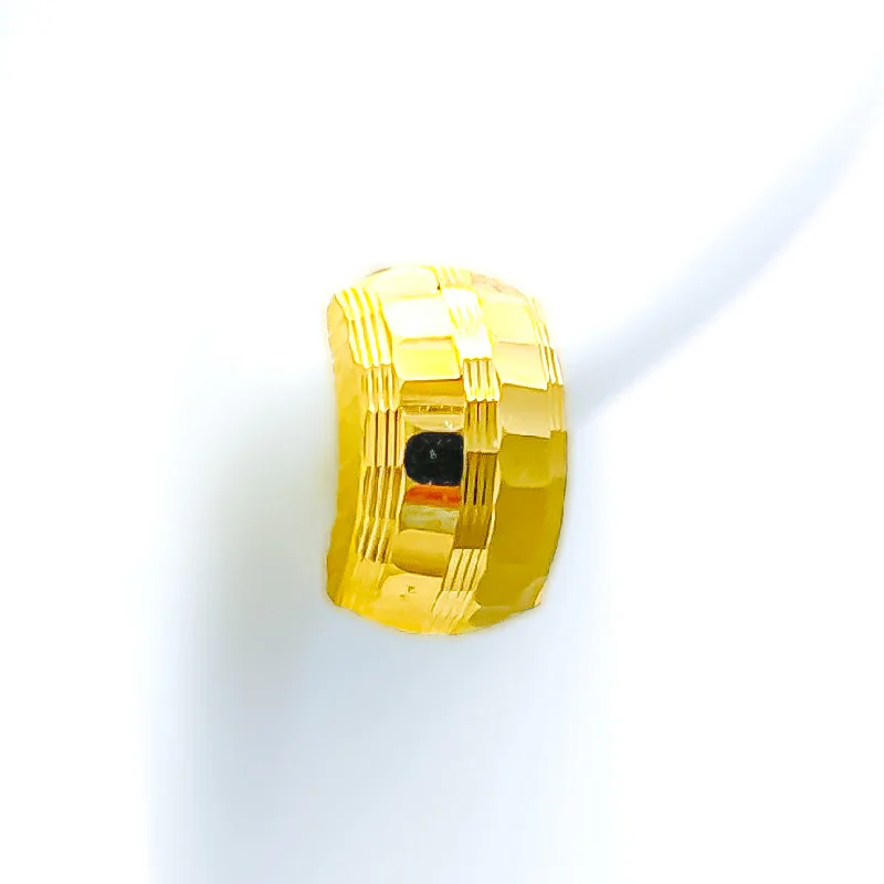 men’s hammered titanium ring Lavish Twinkling 22k Gold Earrings