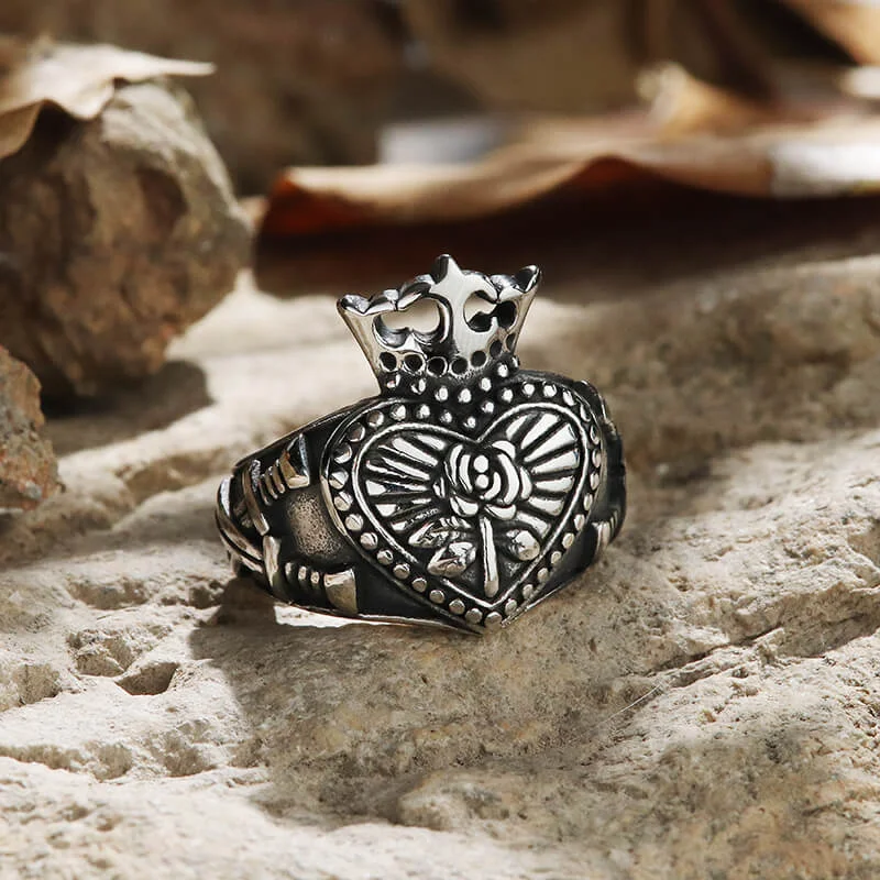 luxury emerald ring platinum Royal Heart-shaped Stainless Steel Claddagh Ring